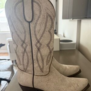 Miranda Lambert Women's Western Cowboy Boots - Cream